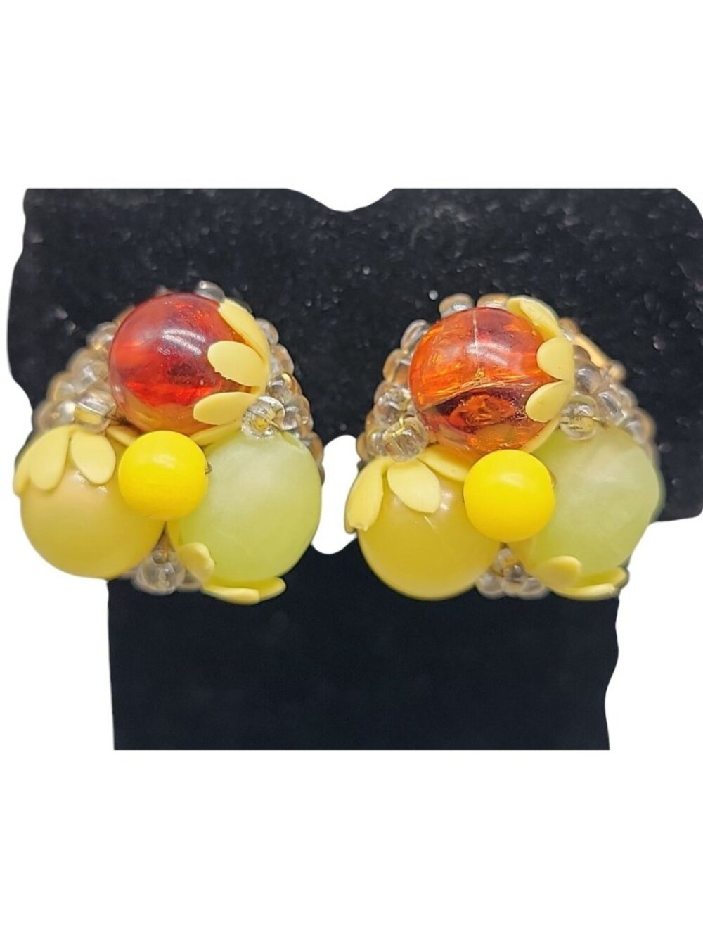 Fruit Salad Clip On Earrings Vintage Lucite Cluster Beads Gold Tone Setting - Picture 5 of 9